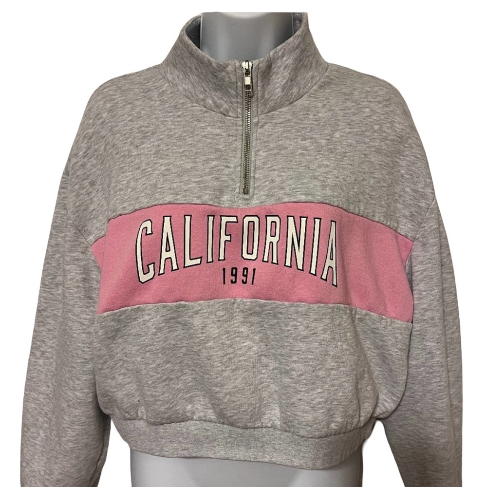 H&M Divided Grey "California" cropped sweatshirt size Juniors M